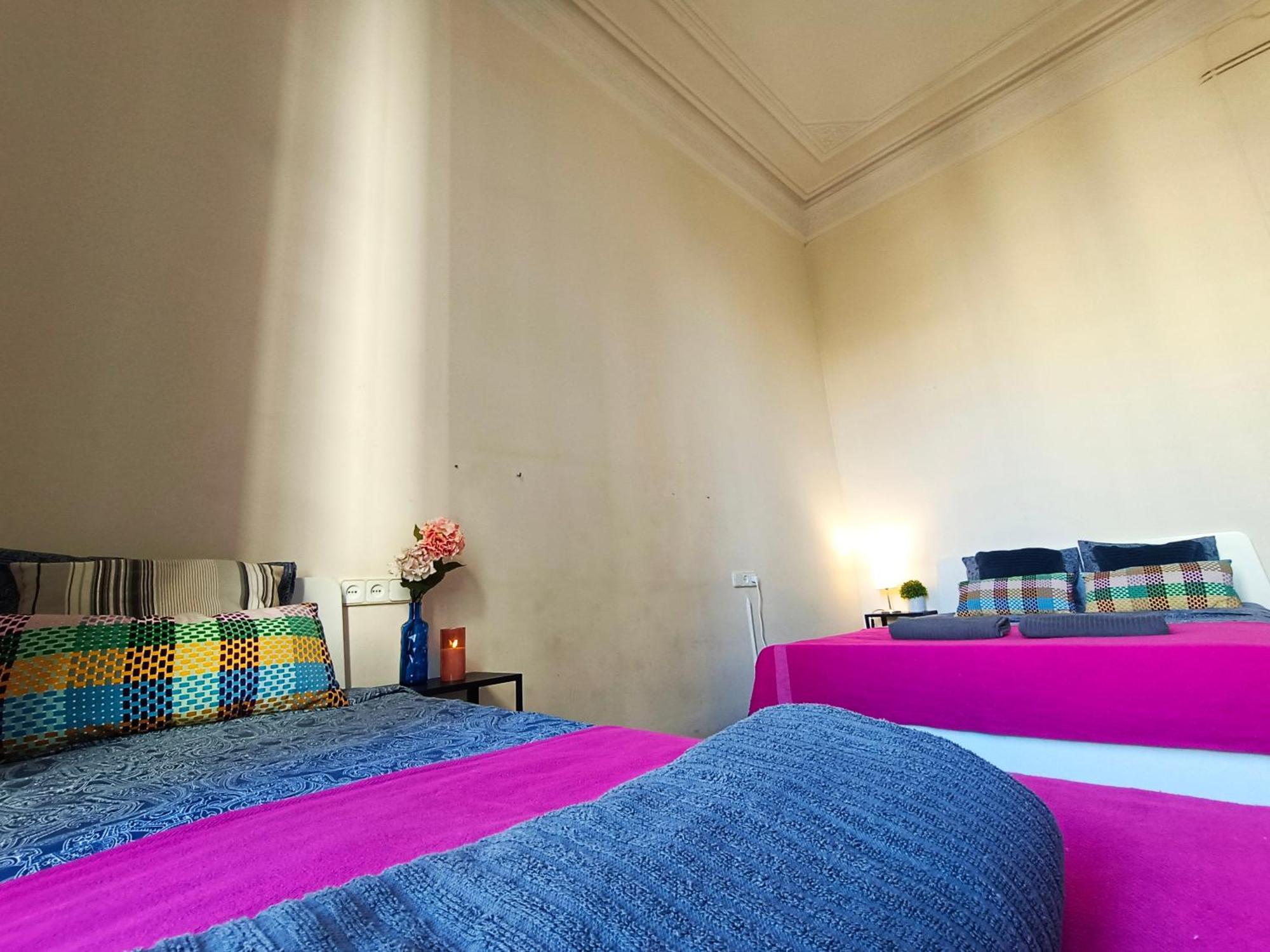 By Urquinaona Rooms บาร์เซโลนา ภายนอก รูปภาพ